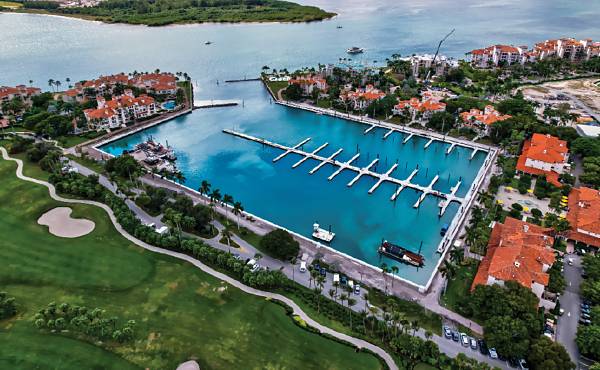 Fisher Island Club’s fixed slip marina system has now been reconfigured and replaced with Bellingham Marine floating docks to help mitigate problems with projected sea level rise.