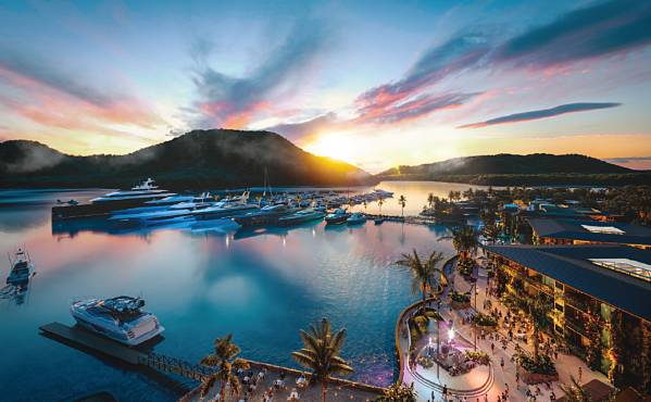 The concept renderings for Marina Bahia Golfito are gradually coming to life as the marina nears completion. Concrete pontoons – built and delivered by SF Marina – are installed and moored by Seaflex. These are designed for superyacht mooring.