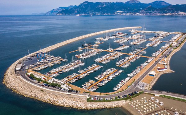 Marina d’Arechi has a dedicated superyacht quay for 60 yachts of 32 to 100m (105 to 330ft).